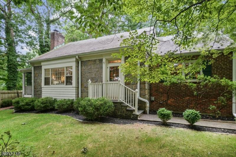 6 Brantwood Ter - Photo 1