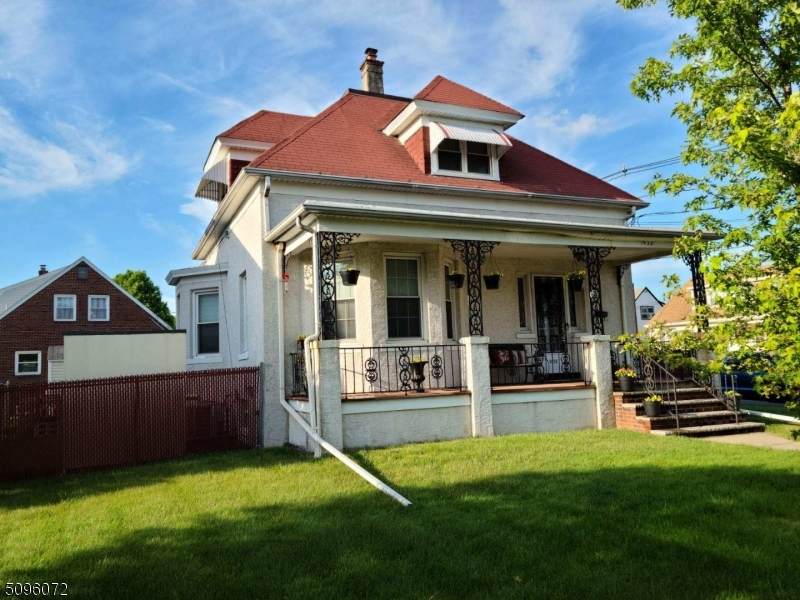 1432 Roosevelt Ave - Photo 1
