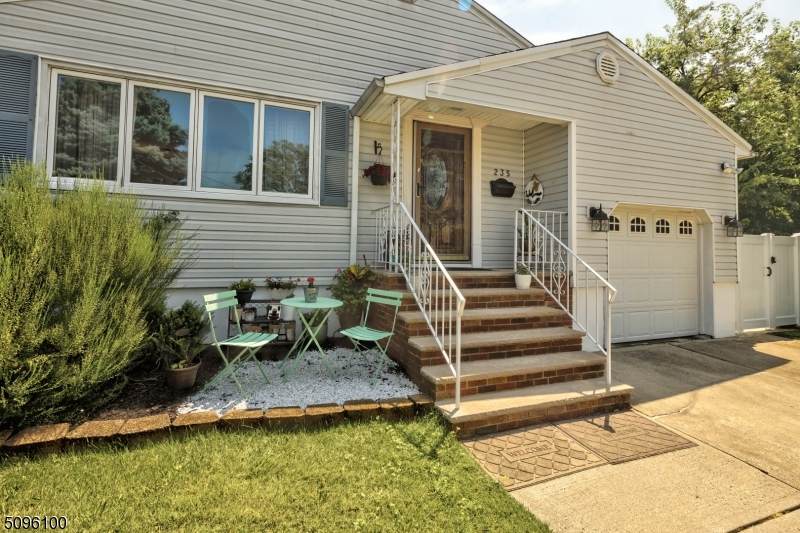 235 Arthur St - Photo 1