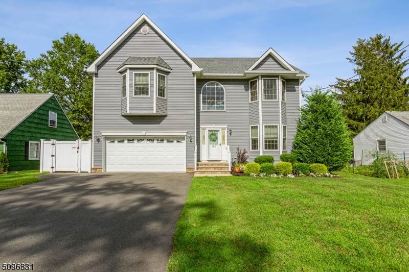 102 Andrew St - Photo 1