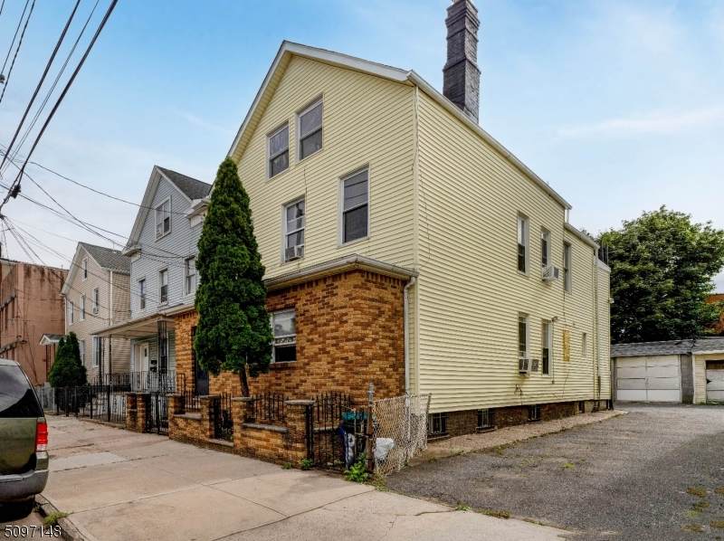 110 Marshall St - Photo 1