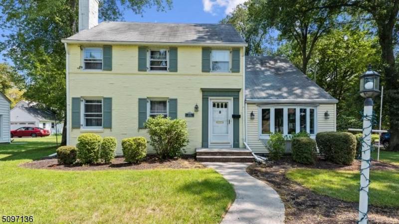 1215 Kenyon Ave - Photo 1