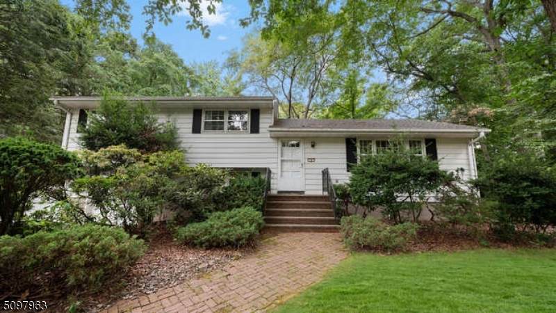 4 Plymouth Ln - Photo 1