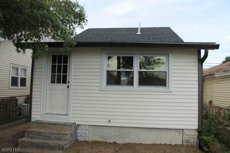 338 Shoreland Cir - Photo 1