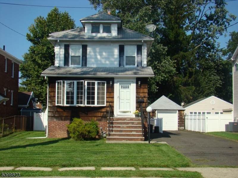 993 W Chestnut St - Photo 1