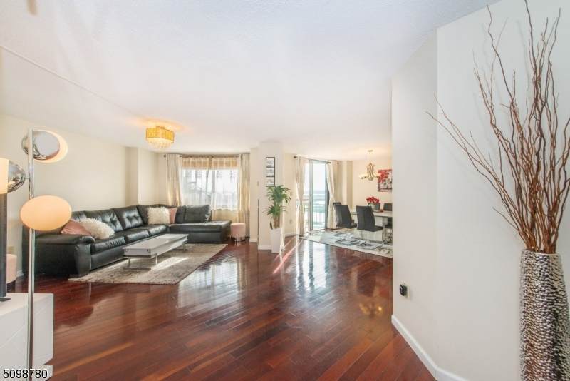 706 Harmon Cove Tower - Photo 1