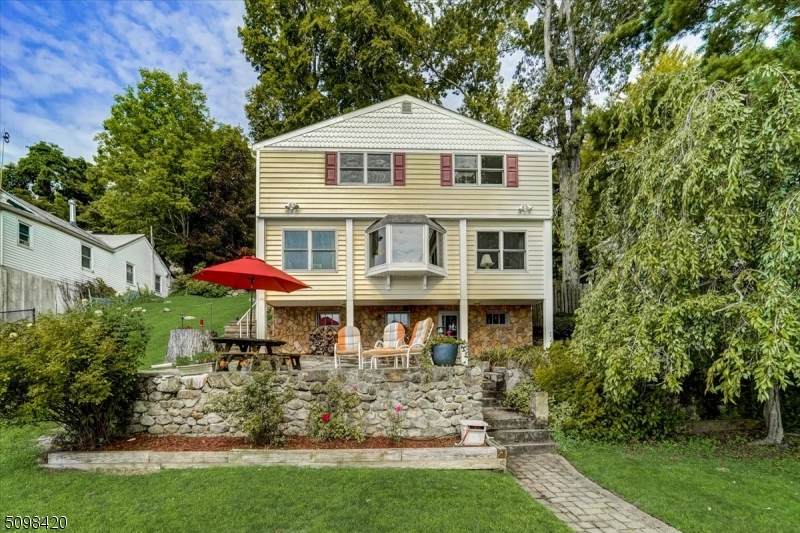 304 Lakeside Ave - Photo 1