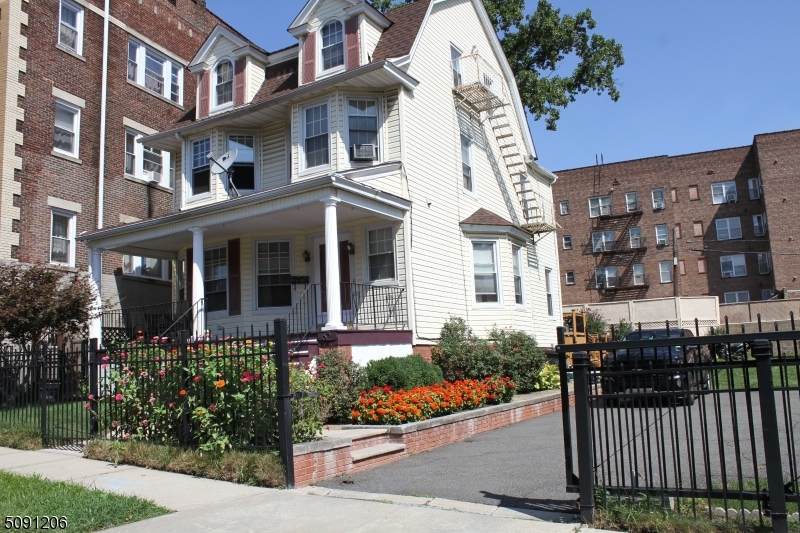 62 Grove Pl - Photo 1