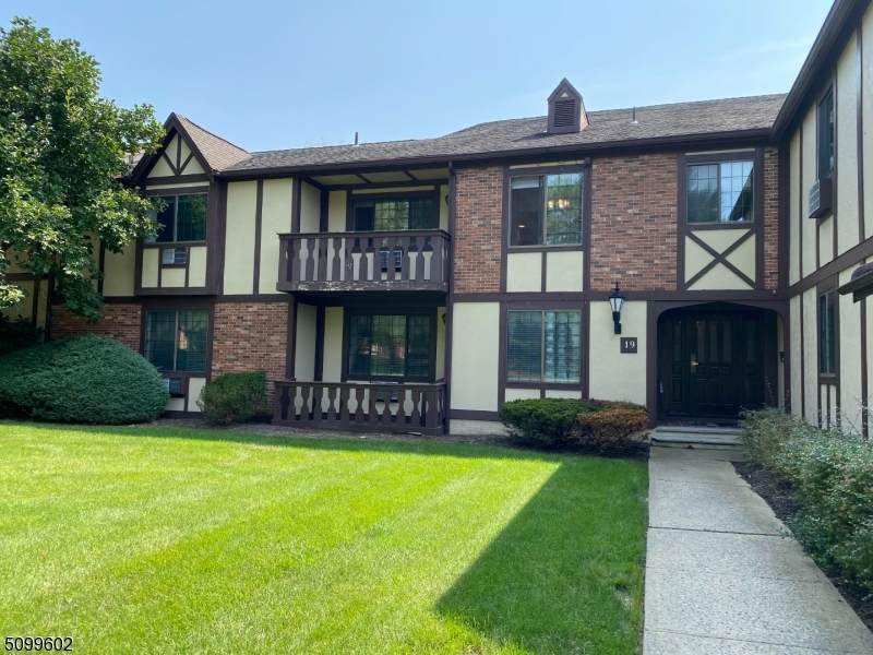19 Kensington Rd - Photo 1