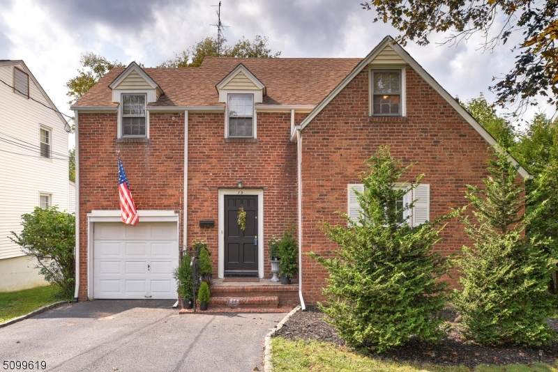 13 Laurel Ave - Photo 1