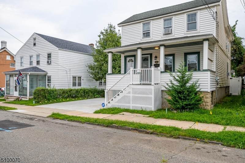 357 Henry St - Photo 1