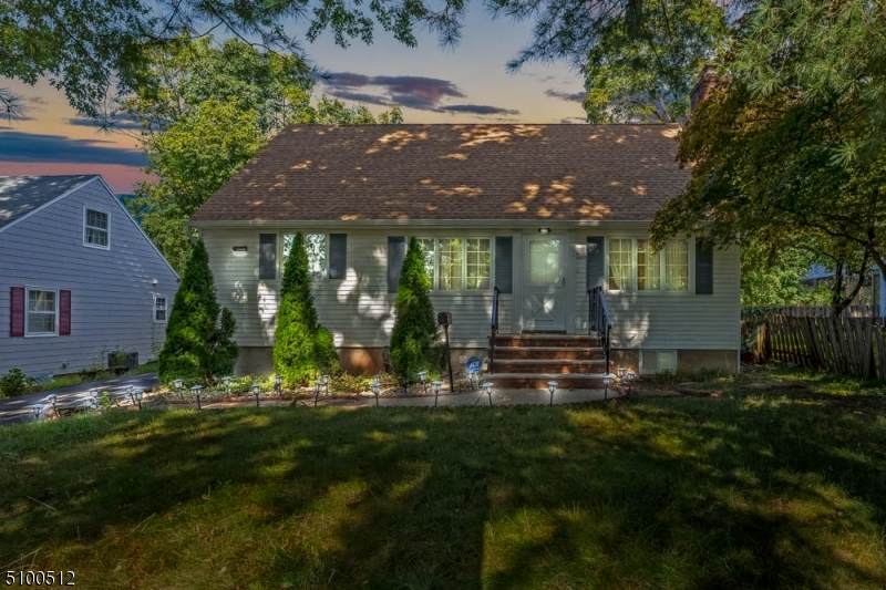 255 Oneida Pl - Photo 1