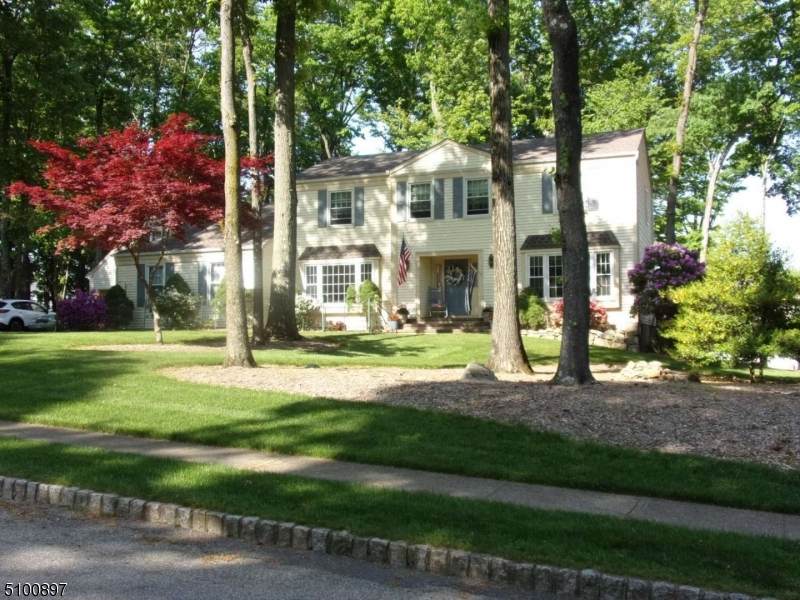 1 Aspen Pl - Photo 1