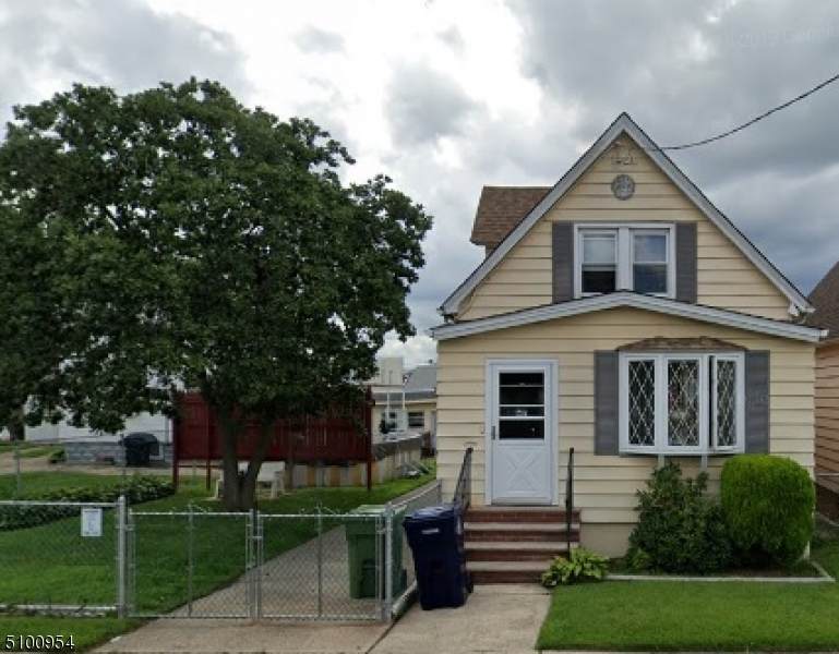 681 Mary St - Photo 1