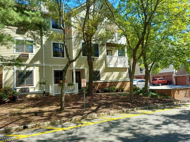 16 Foxwood Dr - Photo 1