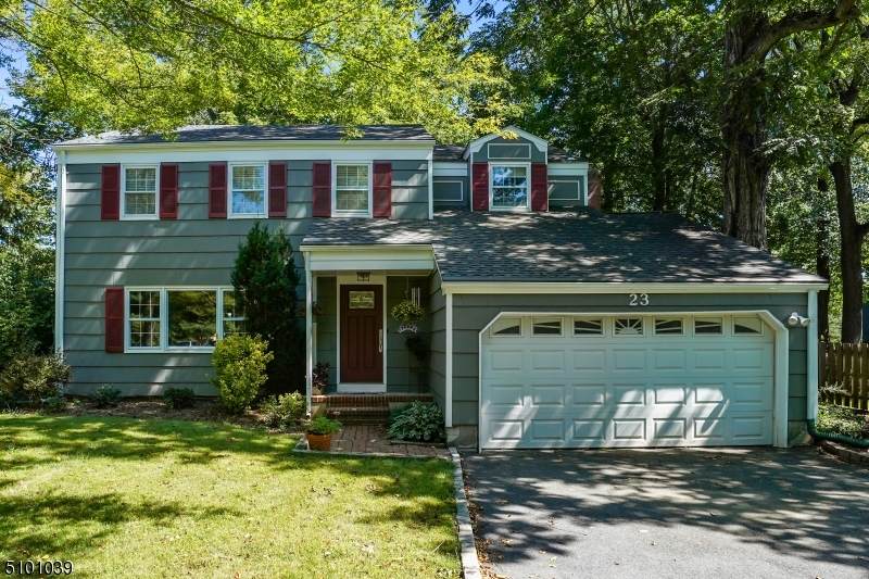 23 Columbia Dr - Photo 1