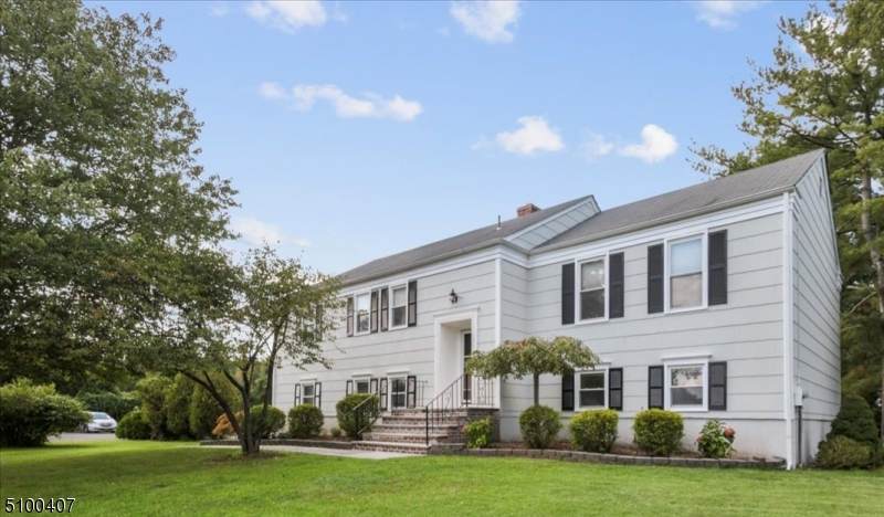 60 Lincoln St - Photo 1