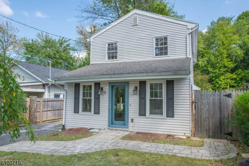 9 Woodsedge Ave - Photo 1