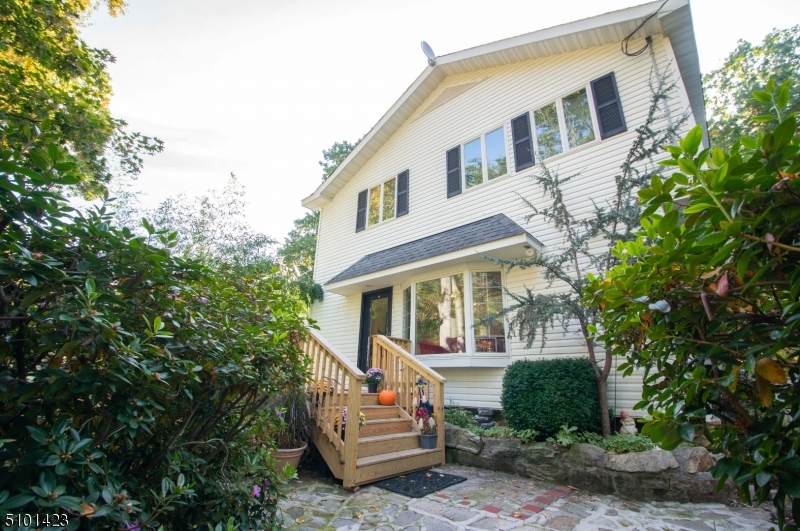 126 Florence Ave - Photo 1