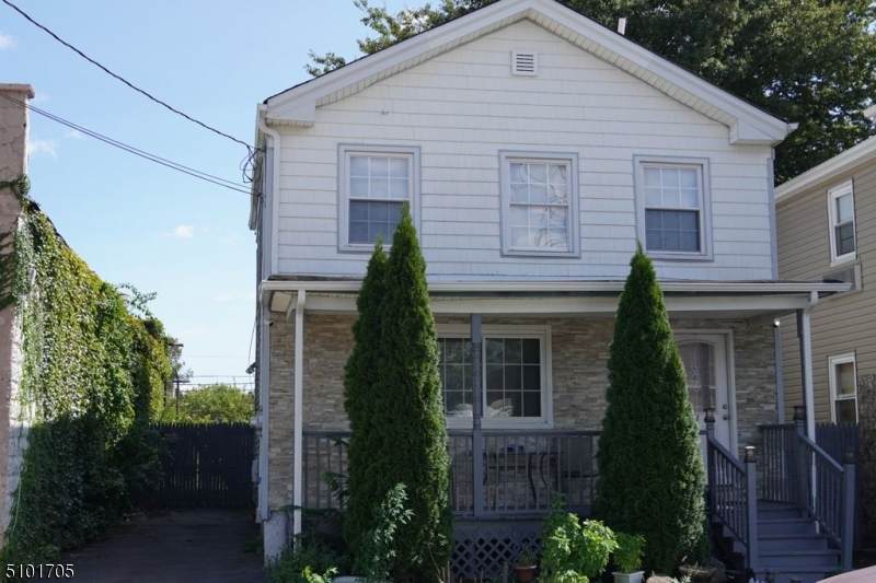 214 Court Pl - Photo 1
