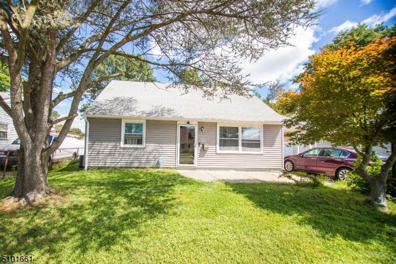 411 Holmes Dr - Photo 1