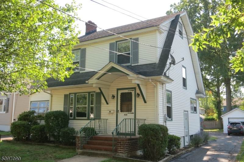423 3rd St - Photo 1