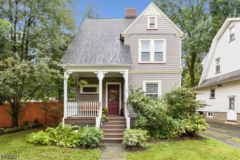 318 Meeker St - Photo 1