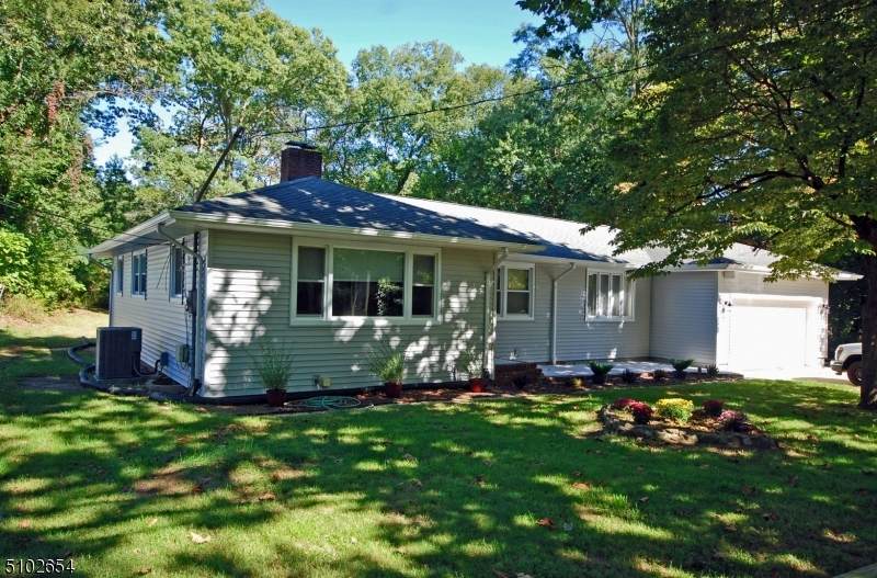 119 Mundy Ave - Photo 1