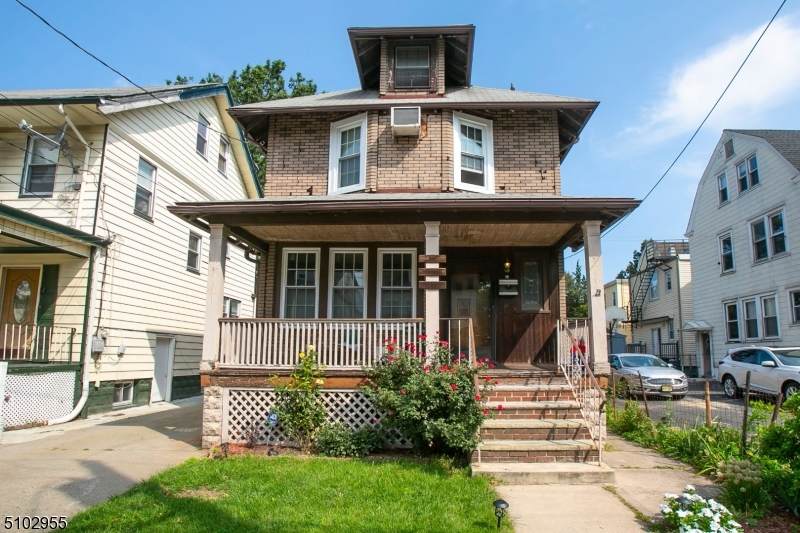 108 Laurel Ave - Photo 1