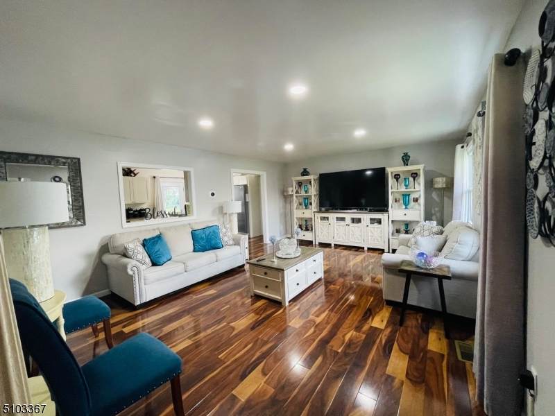 26 Medford Ln - Photo 1