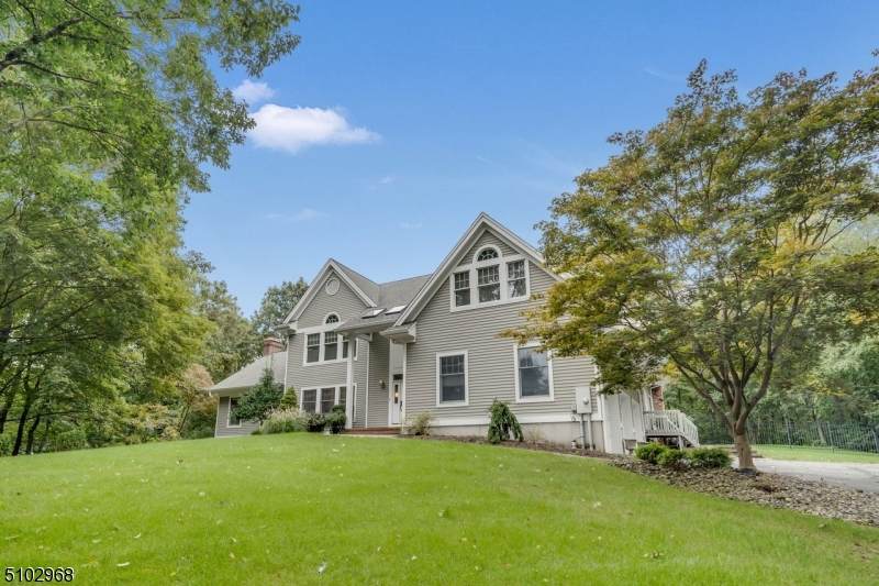 20 Twin Hills Dr - Photo 1
