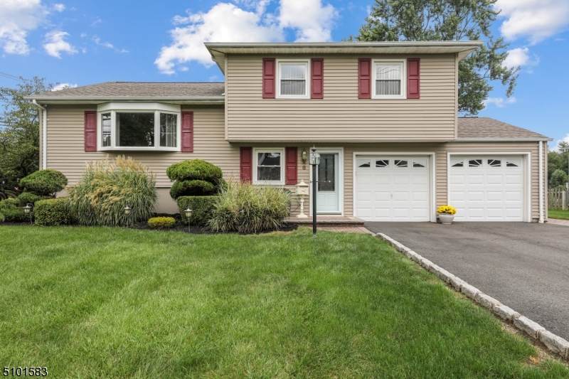 8 Harvard Rd - Photo 1