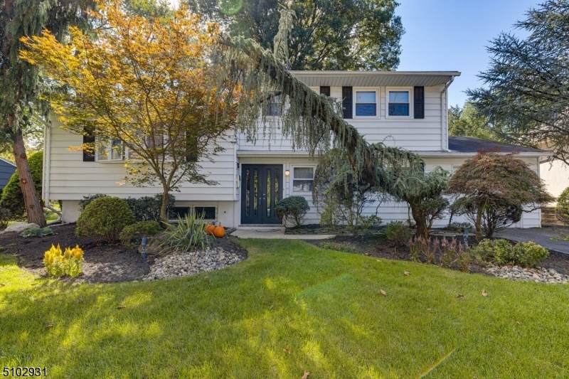 16 Laurel Dr - Photo 1