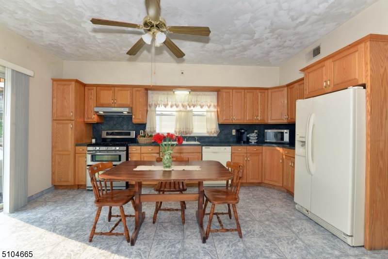 52 Westervelt Ave - Photo 1