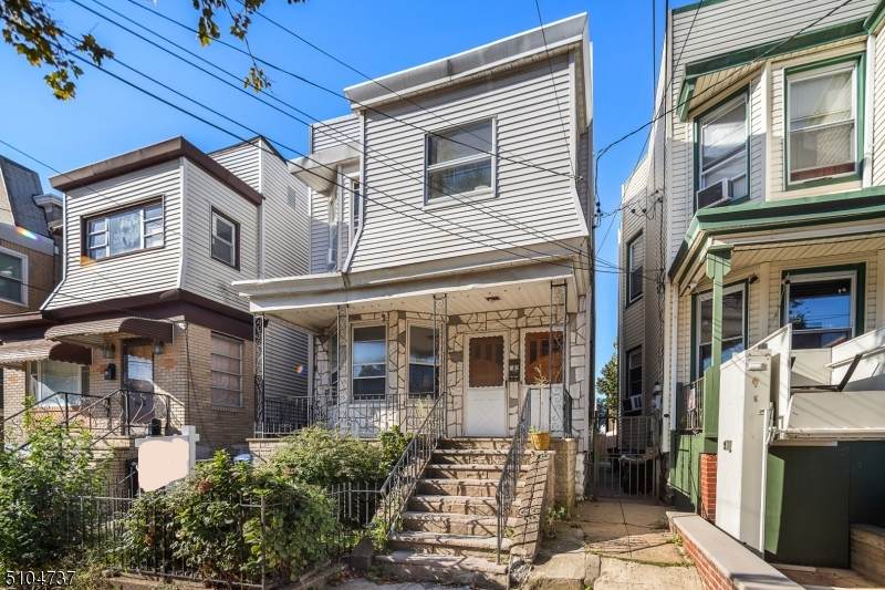 289 Chapel Ave - Photo 1