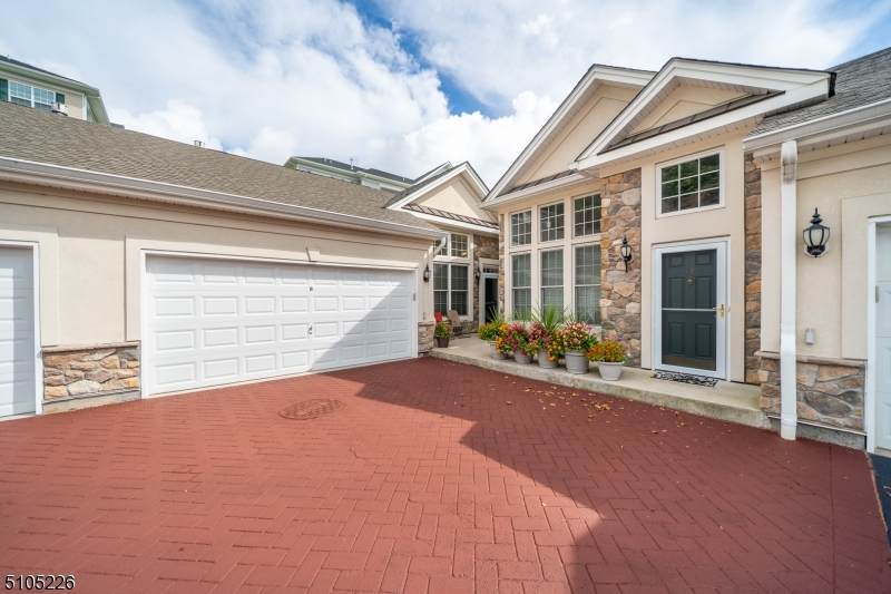 10 Graphite Dr - Photo 1