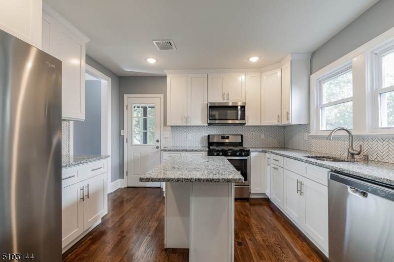 1204 Birch St - Photo 1