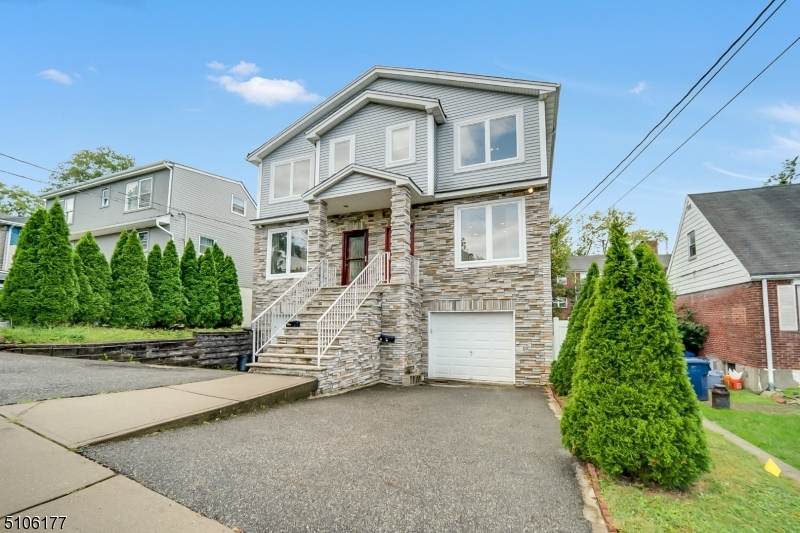 425 Thompson St - Photo 1