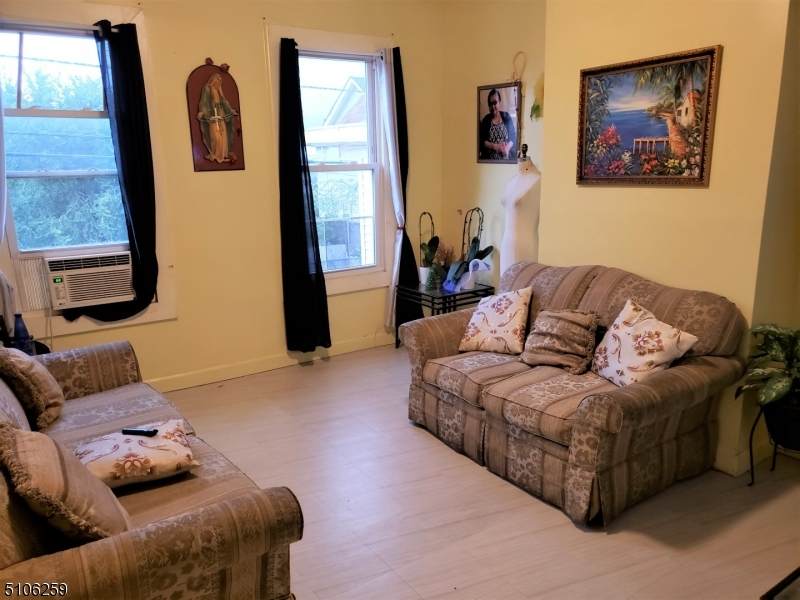 107 Warren St - Photo 1