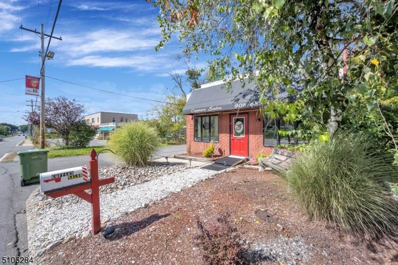 318 E Washington Ave - Photo 1