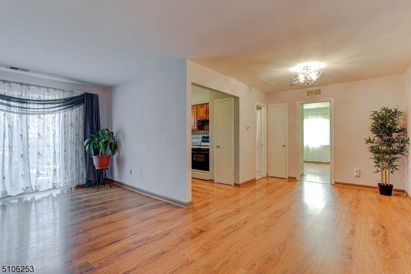 102 Westminster Pl - Photo 1