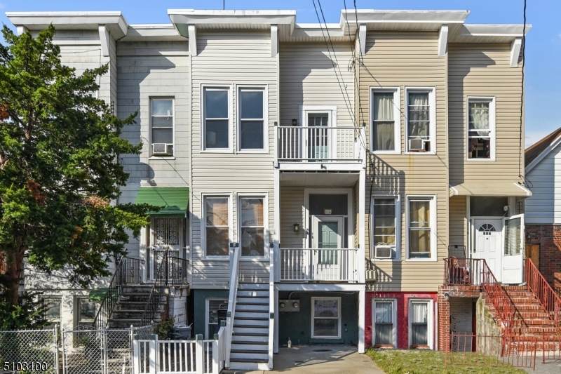 114 Cottage St - Photo 1