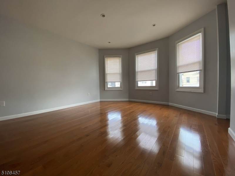 40 Lawrence St - Photo 1