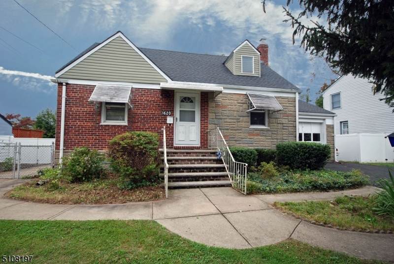 1620 Windrew Ave - Photo 1