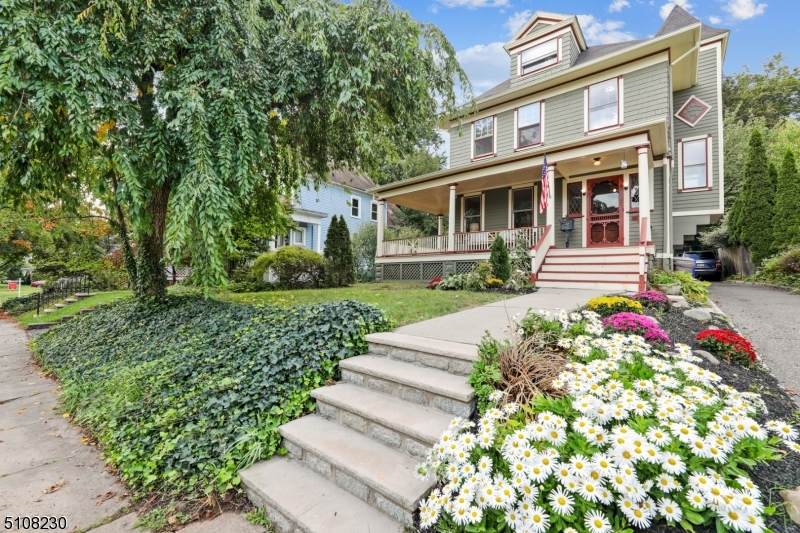 84 Essex Ave - Photo 1