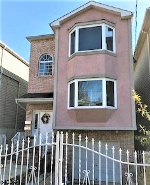 92 Palm St - Photo 1