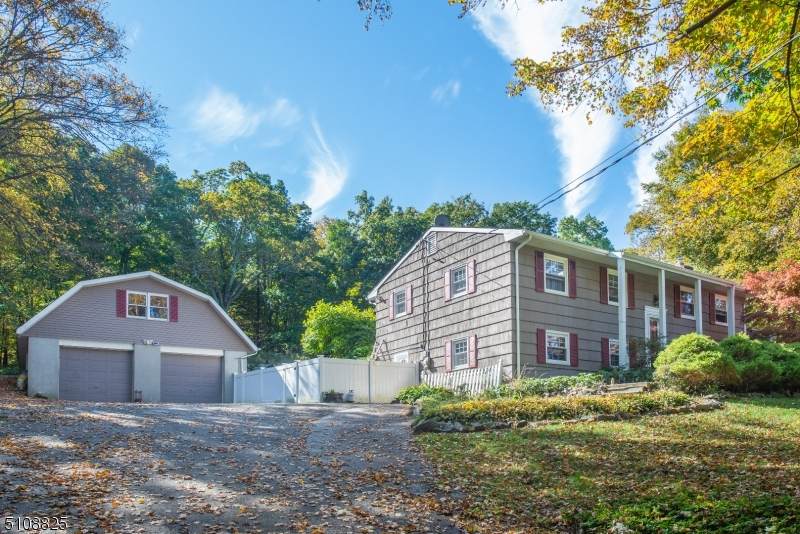 27 Grandview Ave - Photo 1