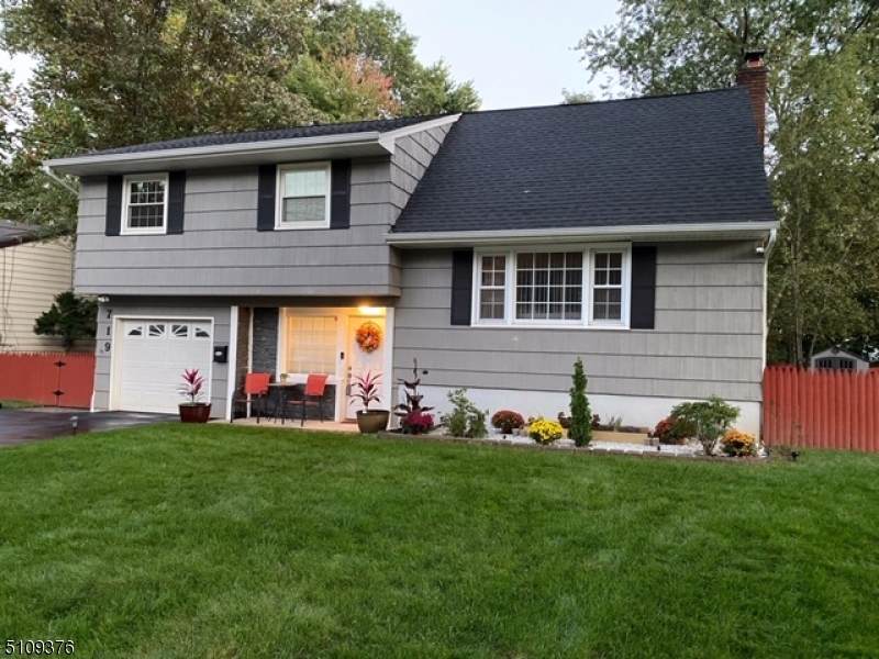 719 Warfield Rd - Photo 1