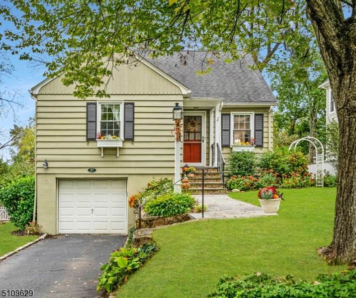 37 Knollwood Ave - Photo 1