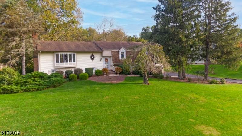 111 Howell Dr - Photo 1